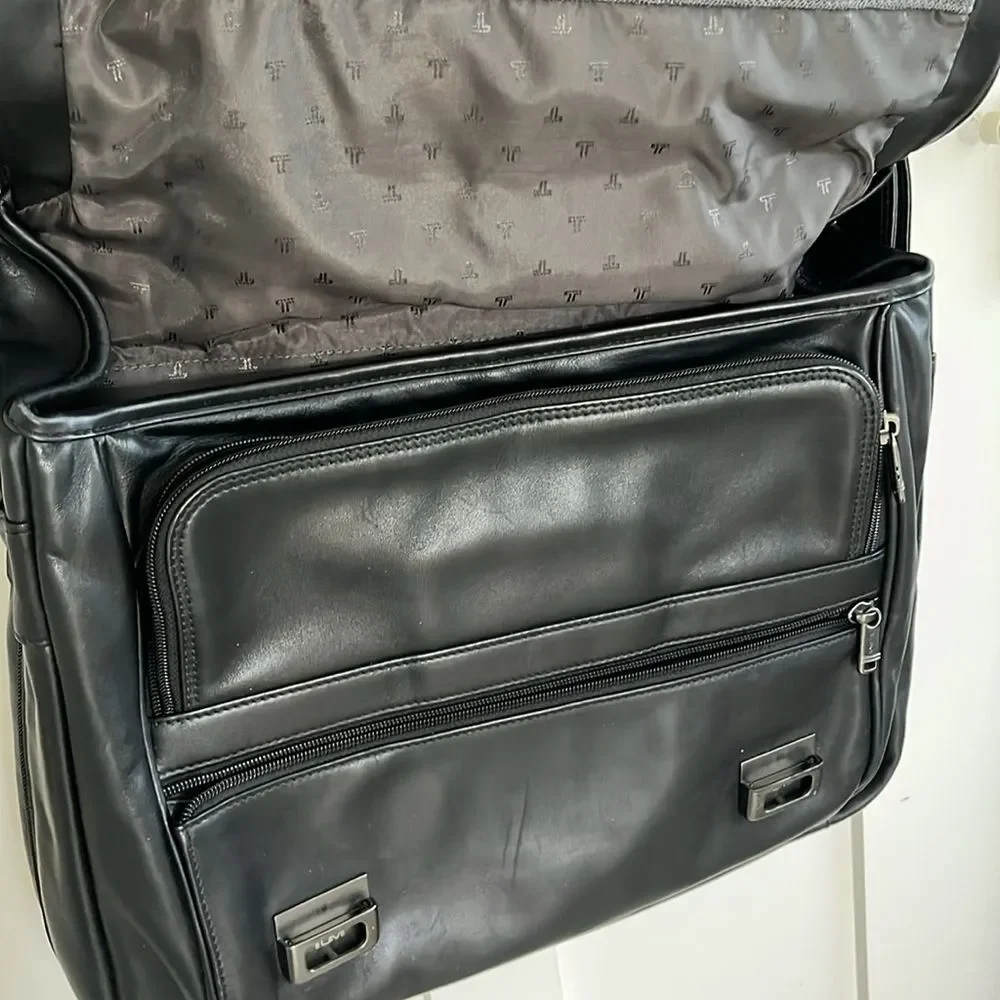 EUC Vintage Tumi Alpha Black Napa Leather Messenger Bag Laptop Briefcase